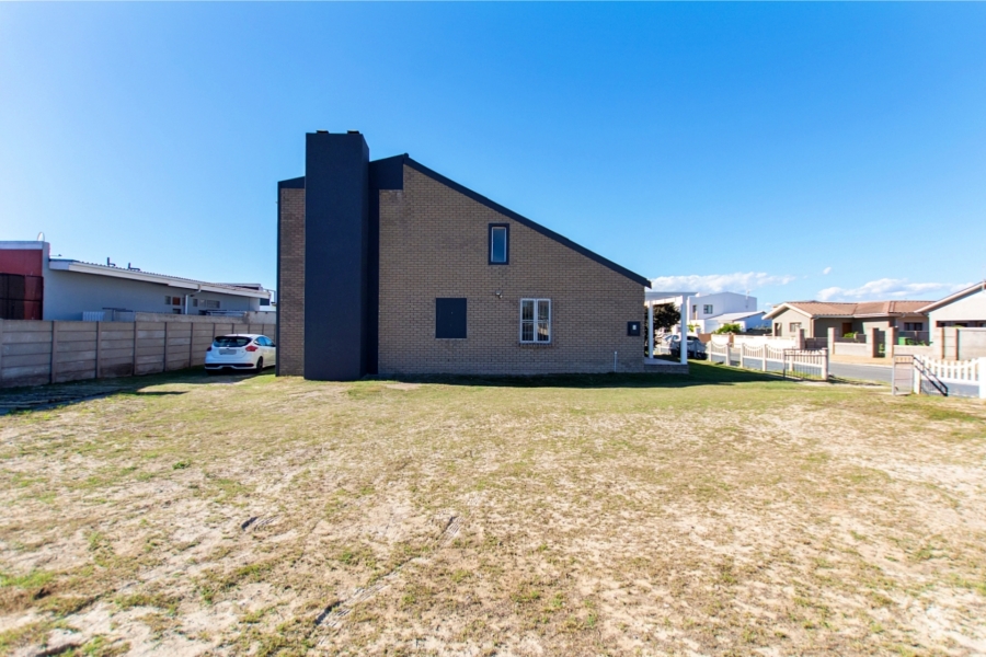 4 Bedroom Property for Sale in Middedorp Western Cape